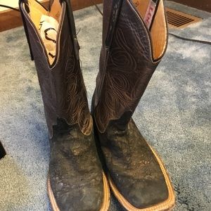 Size 6 Logan women’s boots.